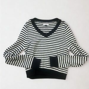 American Eagle Outfitters Black and White V-Neck Sweater